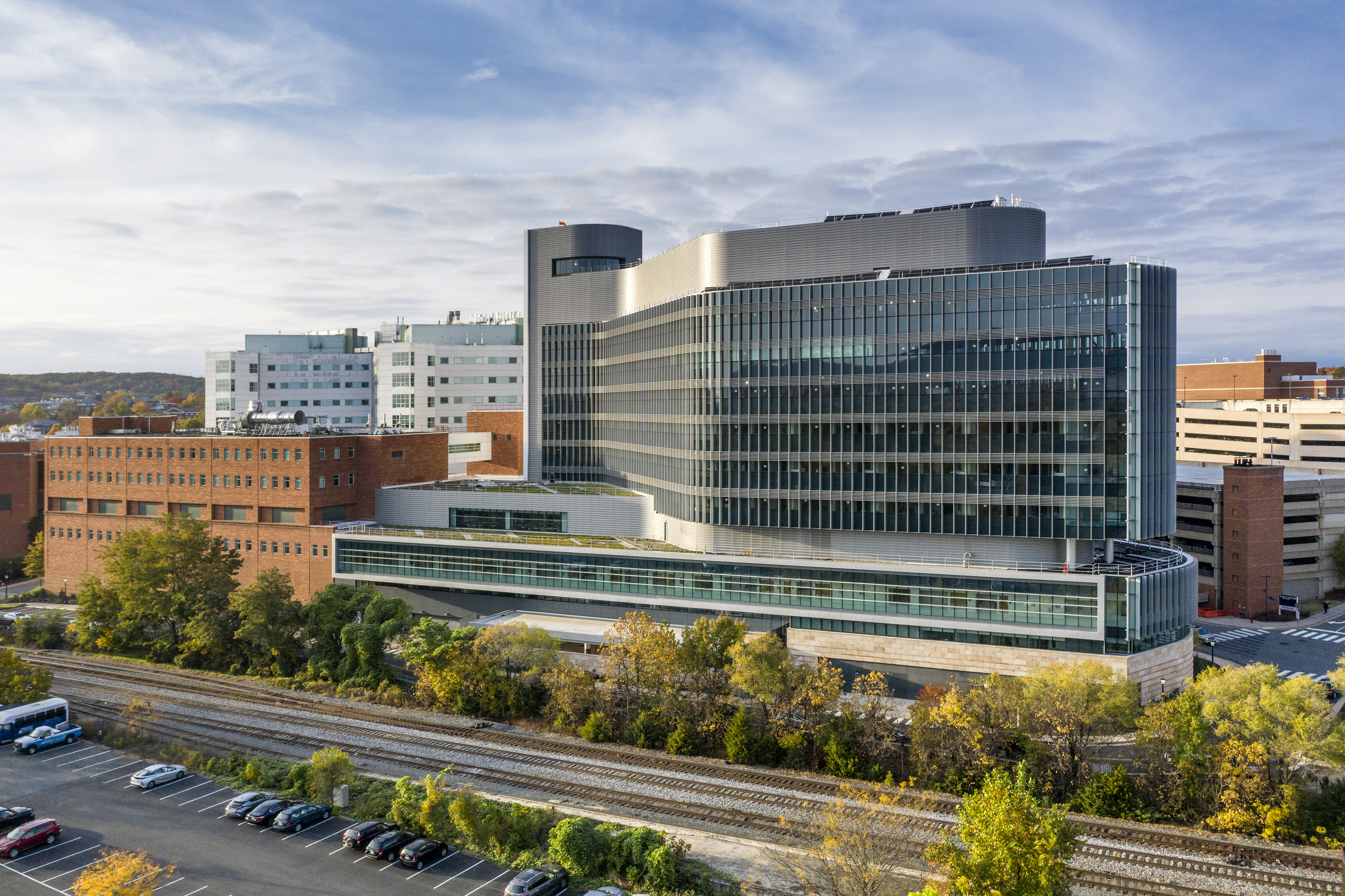 With significant growth in the number of patients visiting their emergency department, UVA wanted to increase the capabilities of their Level I trauma center and expand inpatient care at their University Hospital campus. Skanska is implementing innovative tools such as laser scanning and virtual reality to increase efficiency, quality and schedule, allowing UVA to provide greater care and more specialized treatments to patients sooner. With this project we aim to achieve LEED Silver certification.